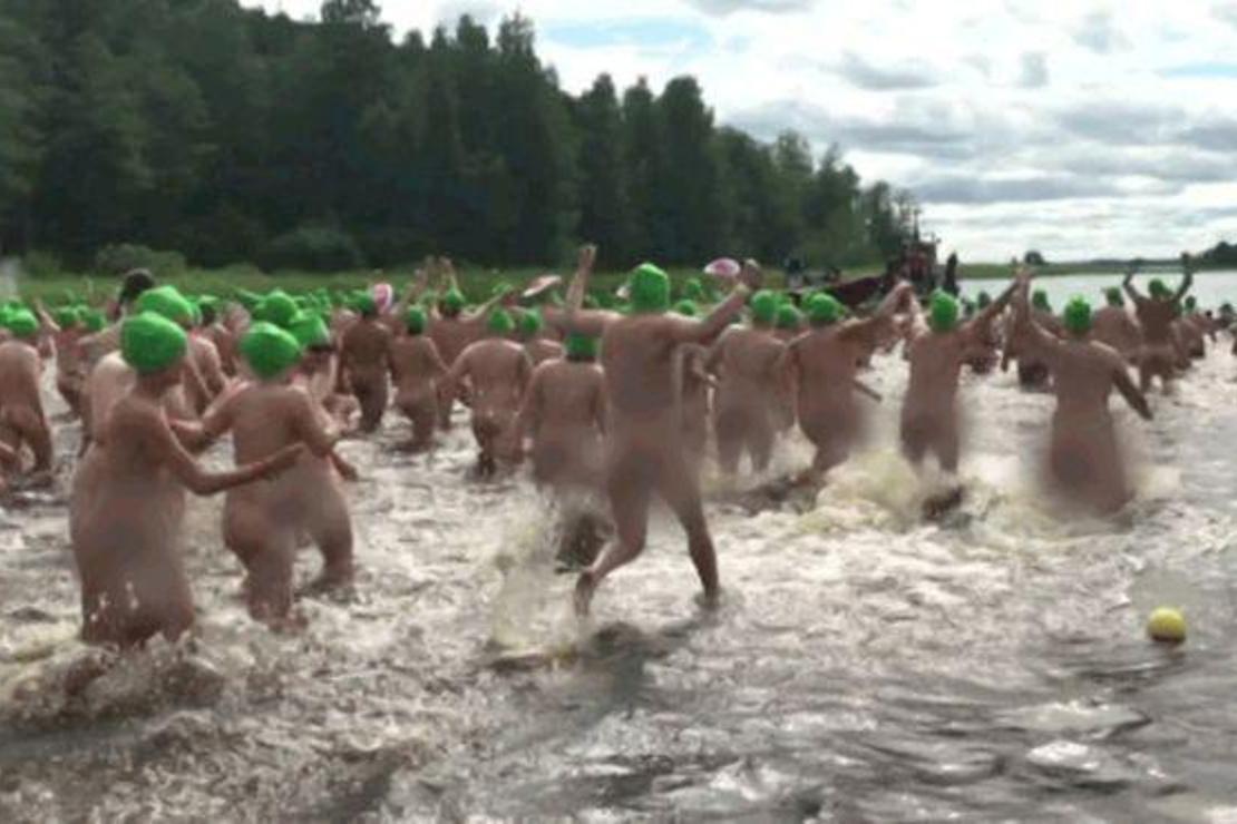 Finlandiya'da 789 çıplak, dünya rekoru için soğuk suya girdi!