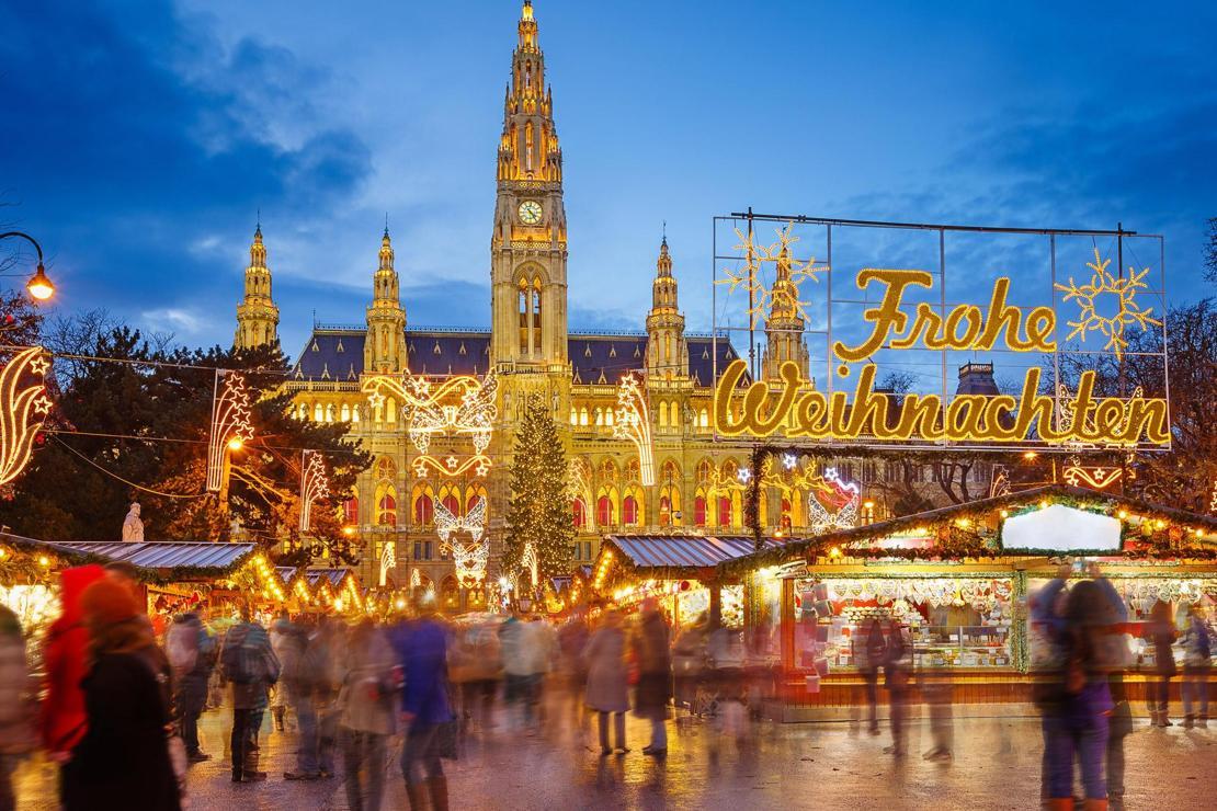 Noel ışıkları altında Viyana