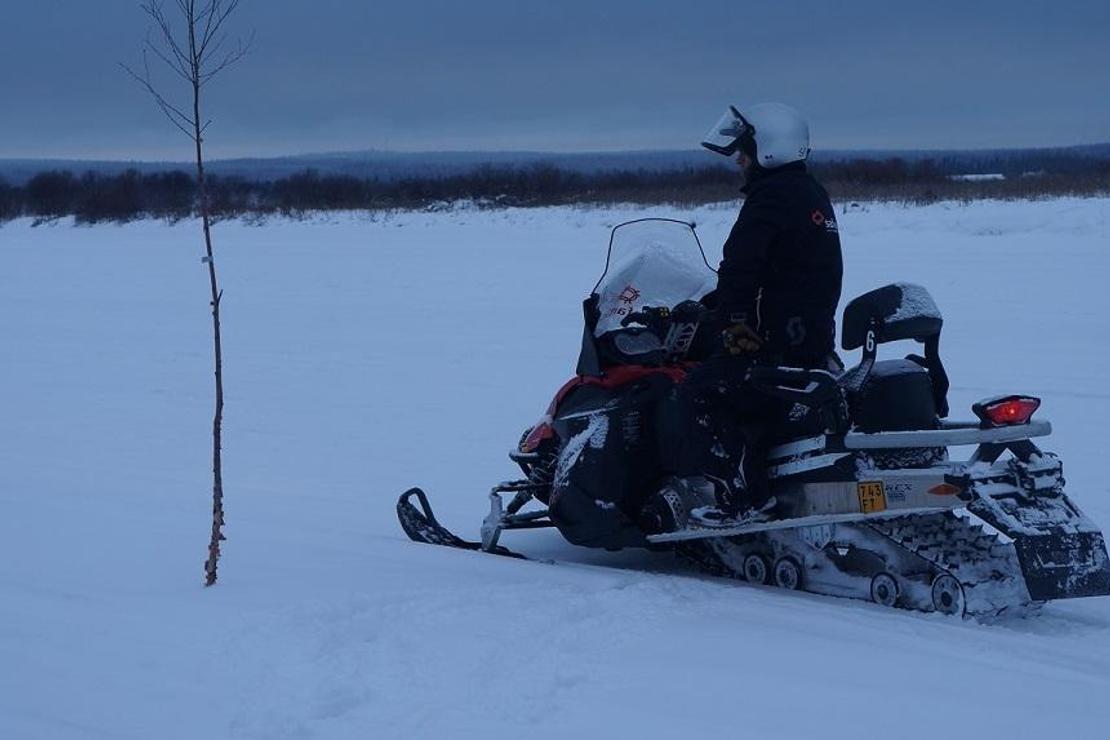 Buz üzerinde motosiklet safari