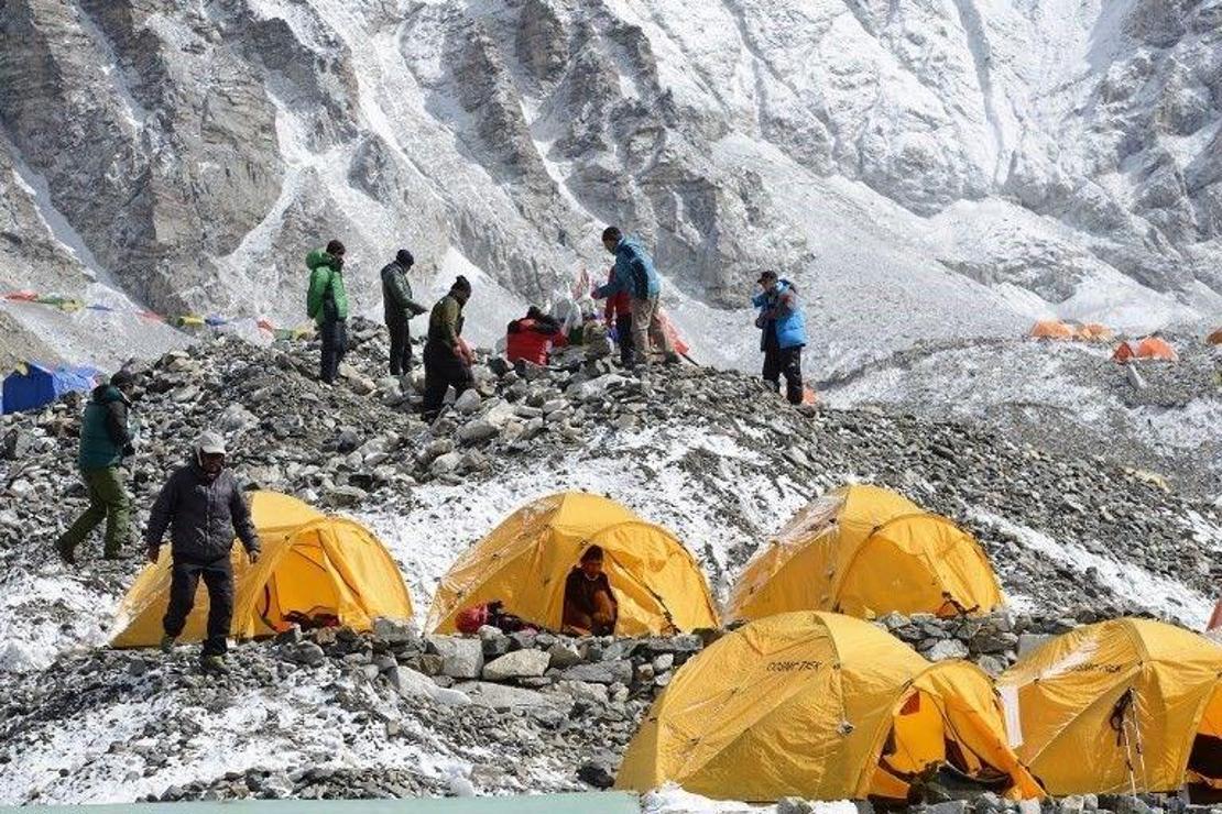Dünyanın zirvesi Everest'te çöple mücadele