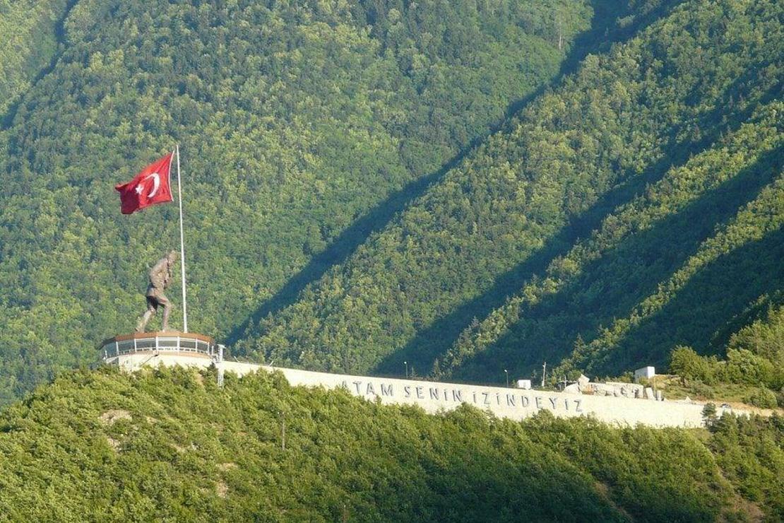Türkiye'nin en büyük Atatürk heykeline ev sahipliği yapan yer