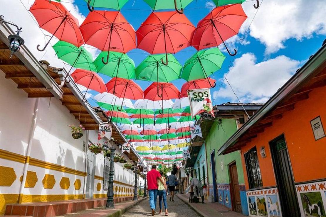 Dünyanın en renkli kasabası: Guatape