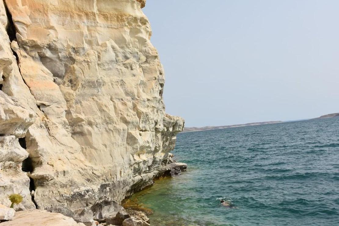 Baraj suları çekildi, kayadaki resimler ortaya çıktı