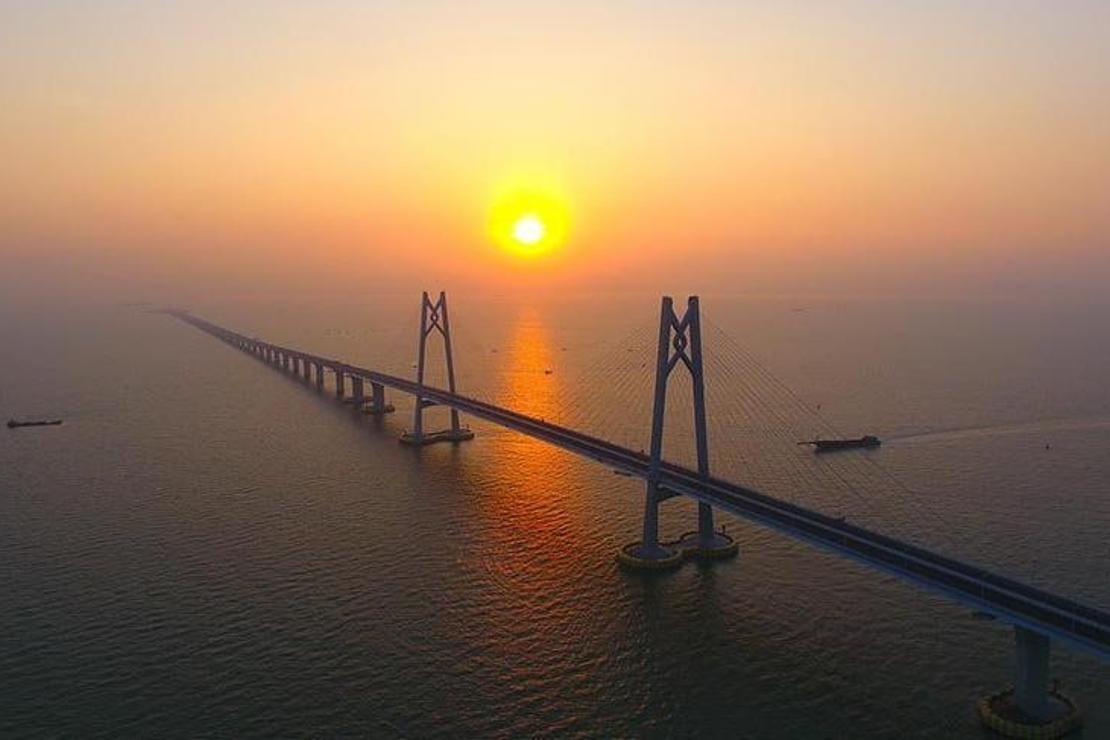 Dünyanın en uzun deniz köprüsü açılıyor