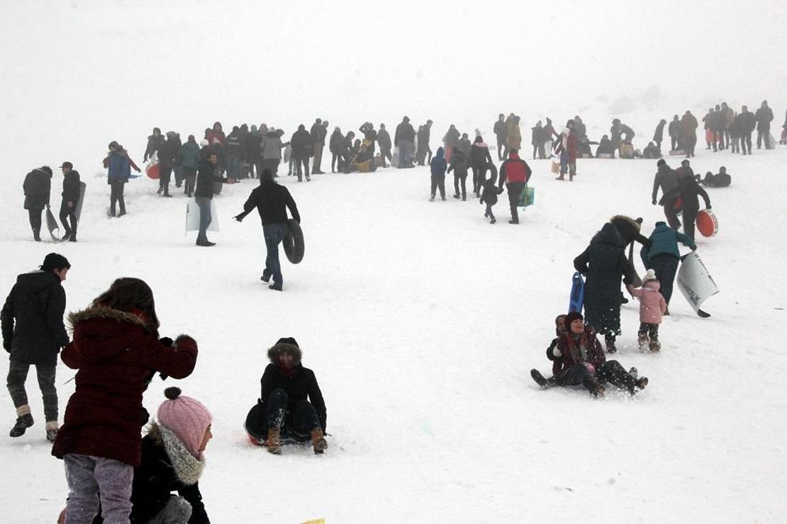 Beypazarı'nda kızak şenliği yaşandı