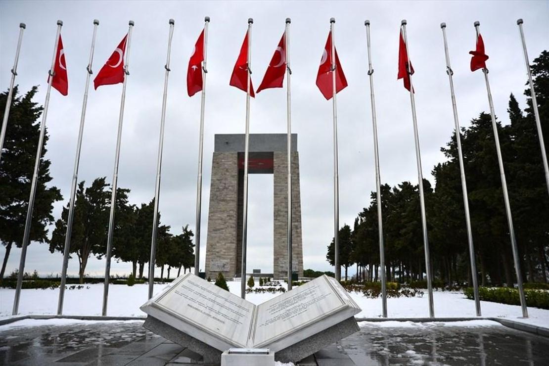 Çanakkale'de tarihi Gelibolu Yarımadası beyaza büründü