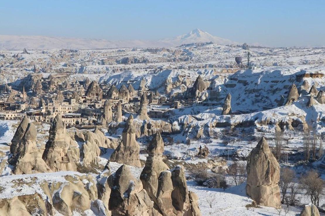 Baharda Kapadokya'da 'kar' güzelliği