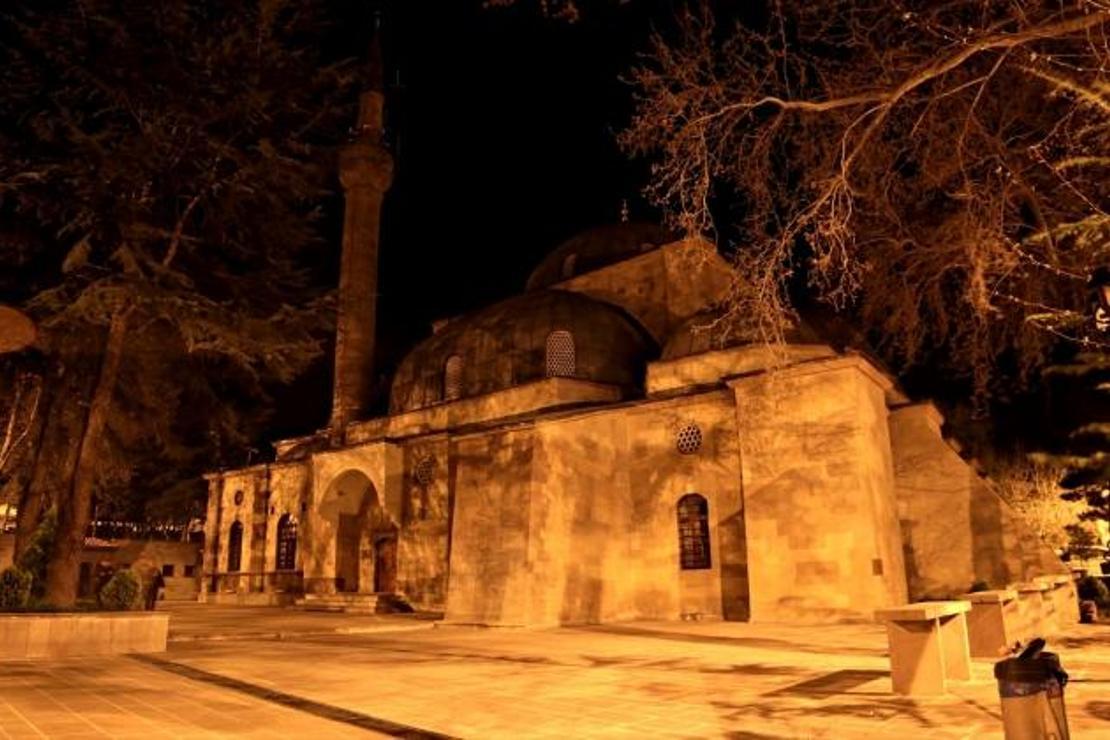 Mimarisiyle dikkat çeken Sultan Süleyman Camii