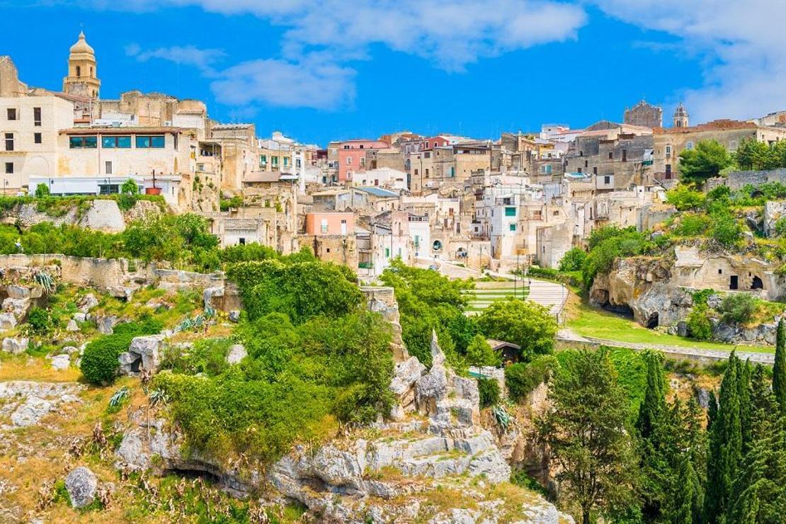 İtalyan kasabası Gravina in Puglia’da James Bond rüzgârı