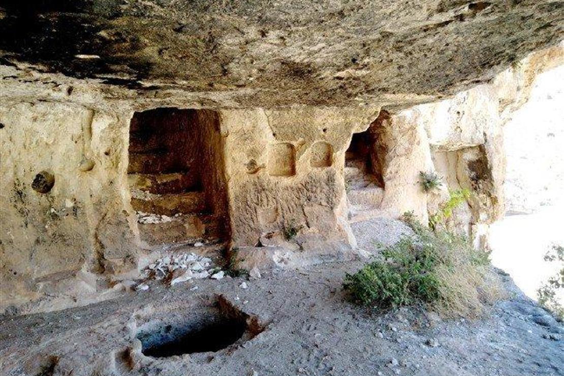 Adıyaman'da bin 800 yıllık tripleks mağaralara ilk kez girildi