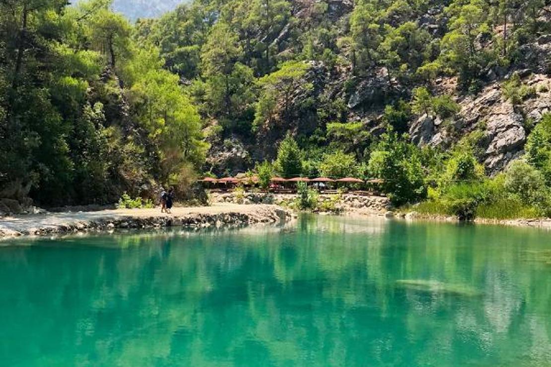 Göynük Kanyonu'nun güzelliklerini keşfedip, suyunda serinliyorlar