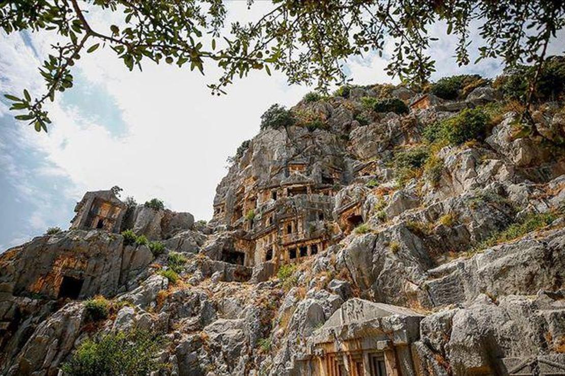 Demre'de tarım alanlarının altında tarih yatıyor