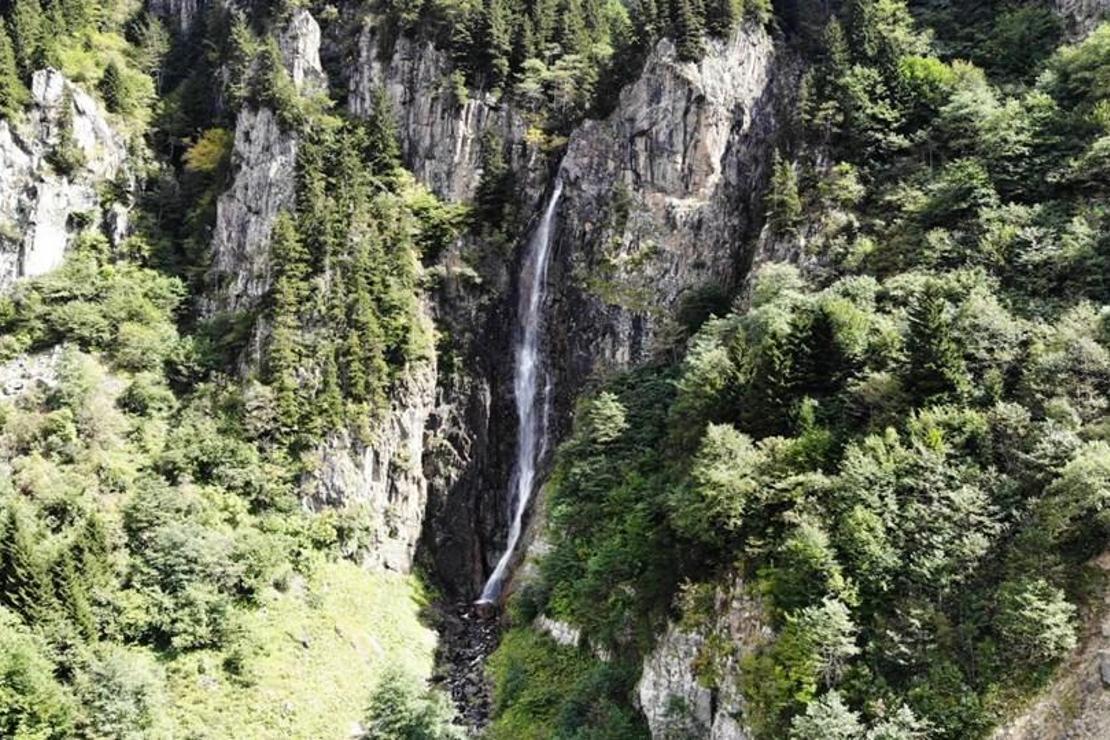 Trabzon'da 120 metre yükseklikten akan gizli cennet: Aytaş Asmasu Şelalesi