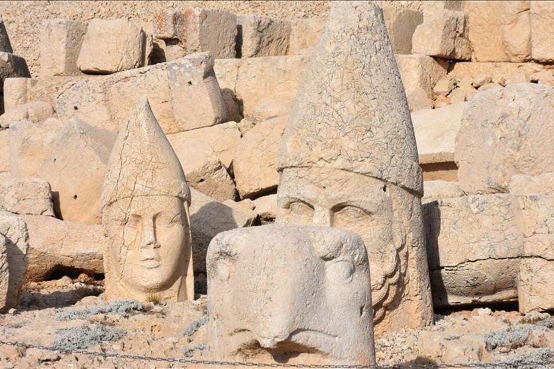 Nemrut Dağı'nda turist yoğunluğu