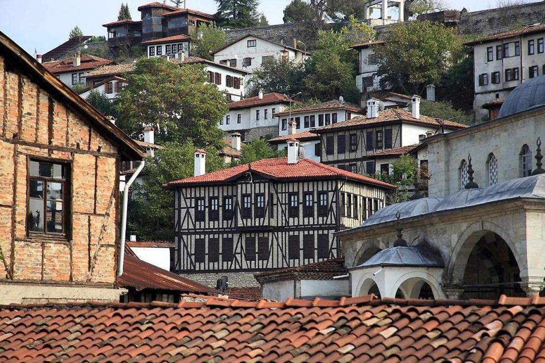 Safranbolu'da tarih kokan dükkanların yüzleri yenileniyor