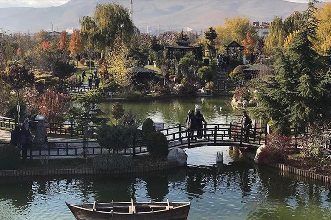 Konya'nın parkları ziyaretçileriyle şenlendi