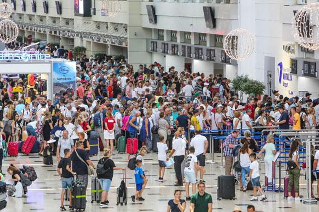 Antalya'ya hava yoluyla gelen turist sayısı 15 milyonu aştı