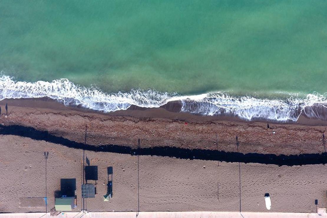 Akçakoca'da kum kıyıya 3 metre çekildi