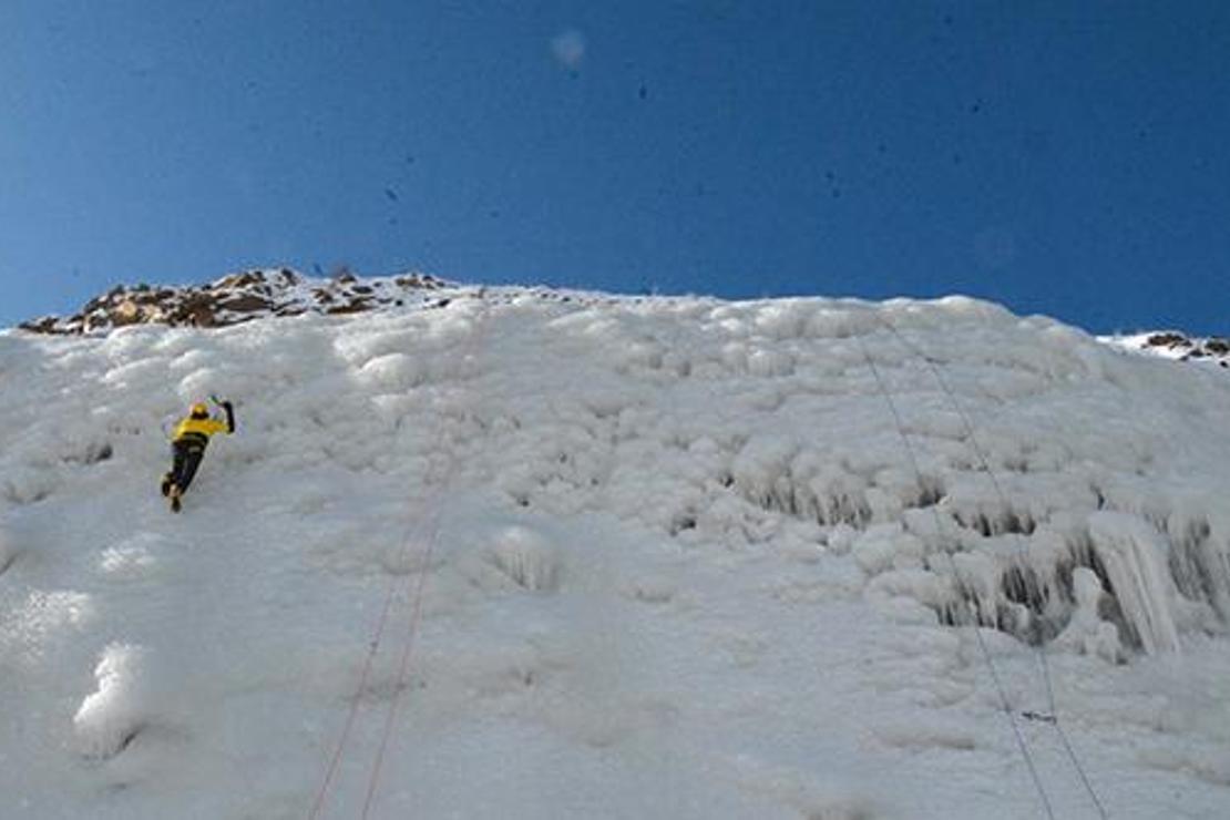 Everest'e oksijen tüpsüz tırmanan ilk Türk olmak istiyor