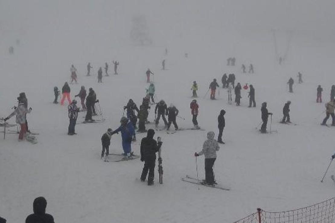 Uludağ'a binlerce yerli ve yabancı turist akın etti