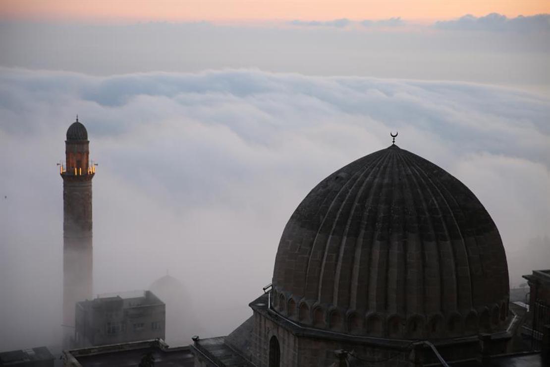 Mardin'de sis ve gün batımı görsel şölen oluşturdu