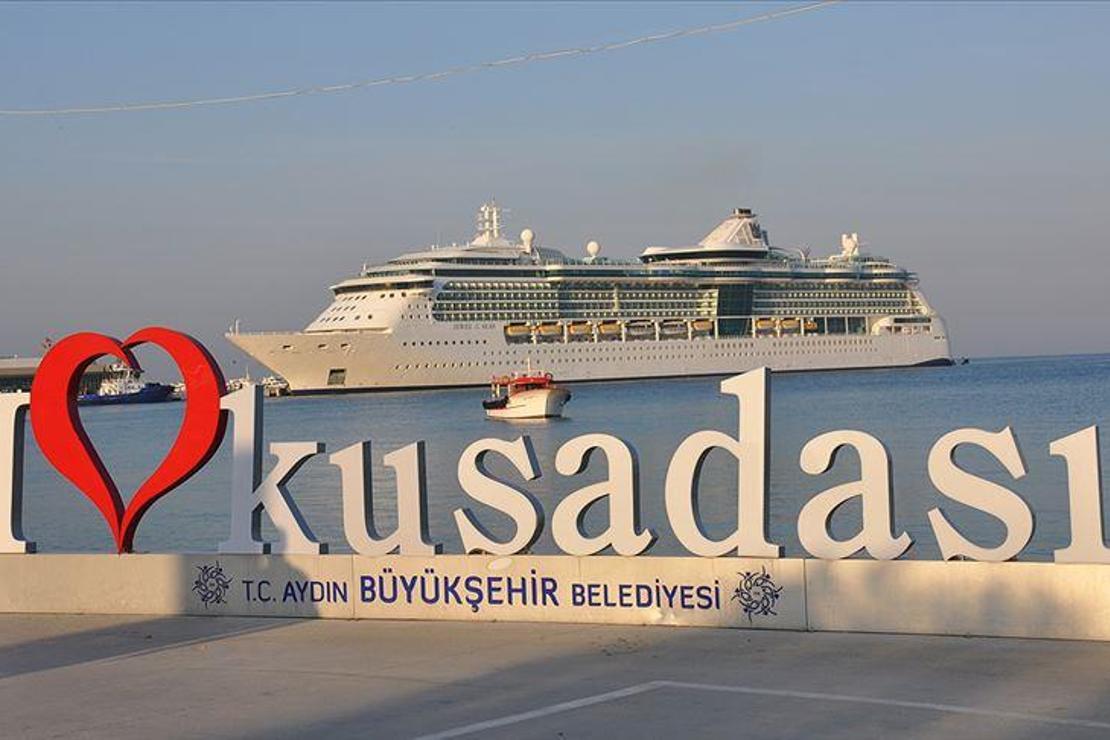 Kruvaziyer turizmi Kuşadası'nda yüz güldürdü