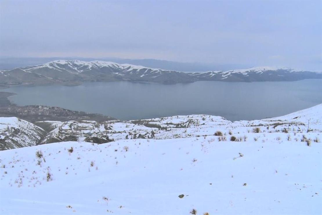 Elazığ'da göl manzaralı kayak merkezi kış festivali ilgi gördü