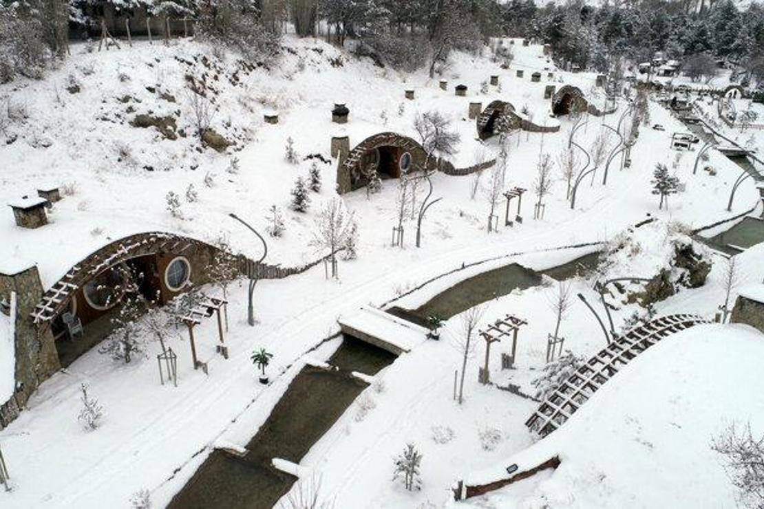 Sivas'ın 'Hobbit Evleri'nde kış güzelliği