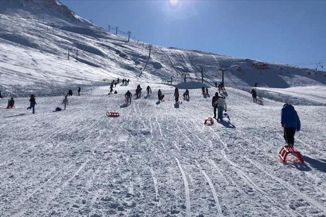 Aynı gün deniz ve kayak keyfi yapıyorlar