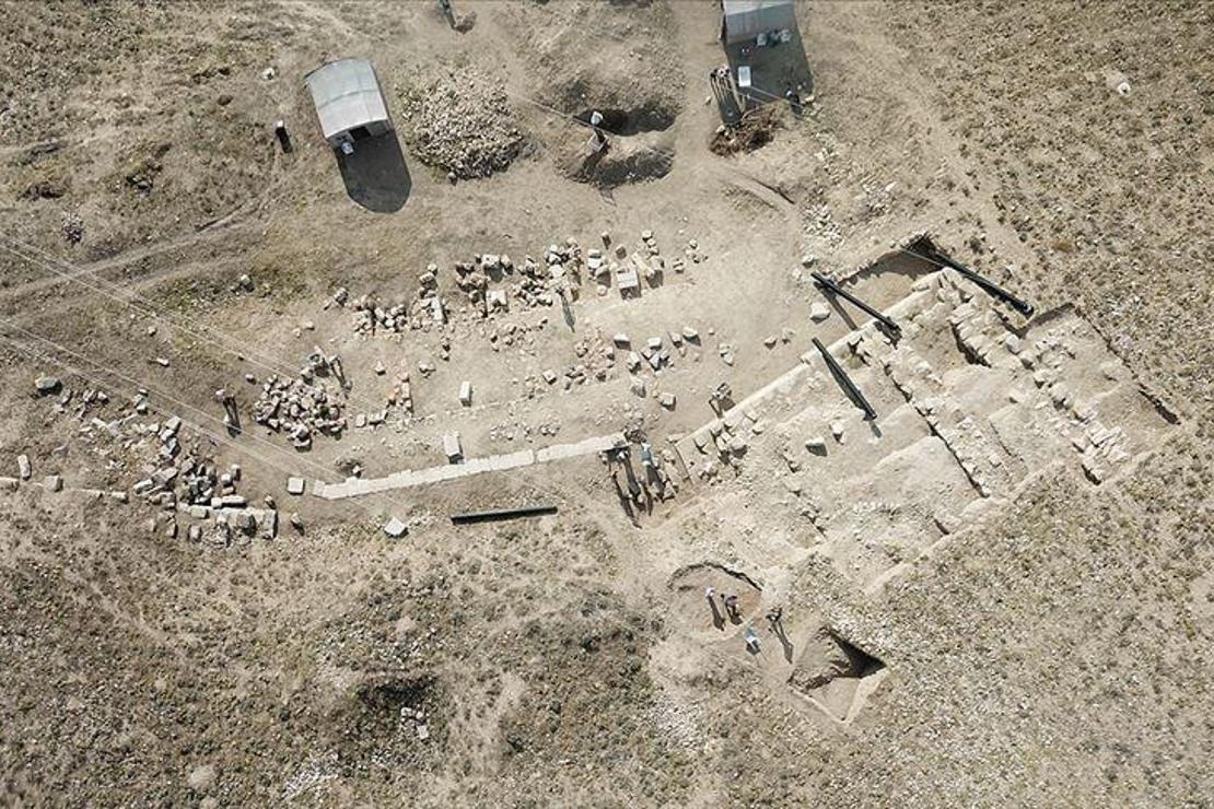 Antik kent 'Apameia'daki çalışmalar turizme değer katacak
