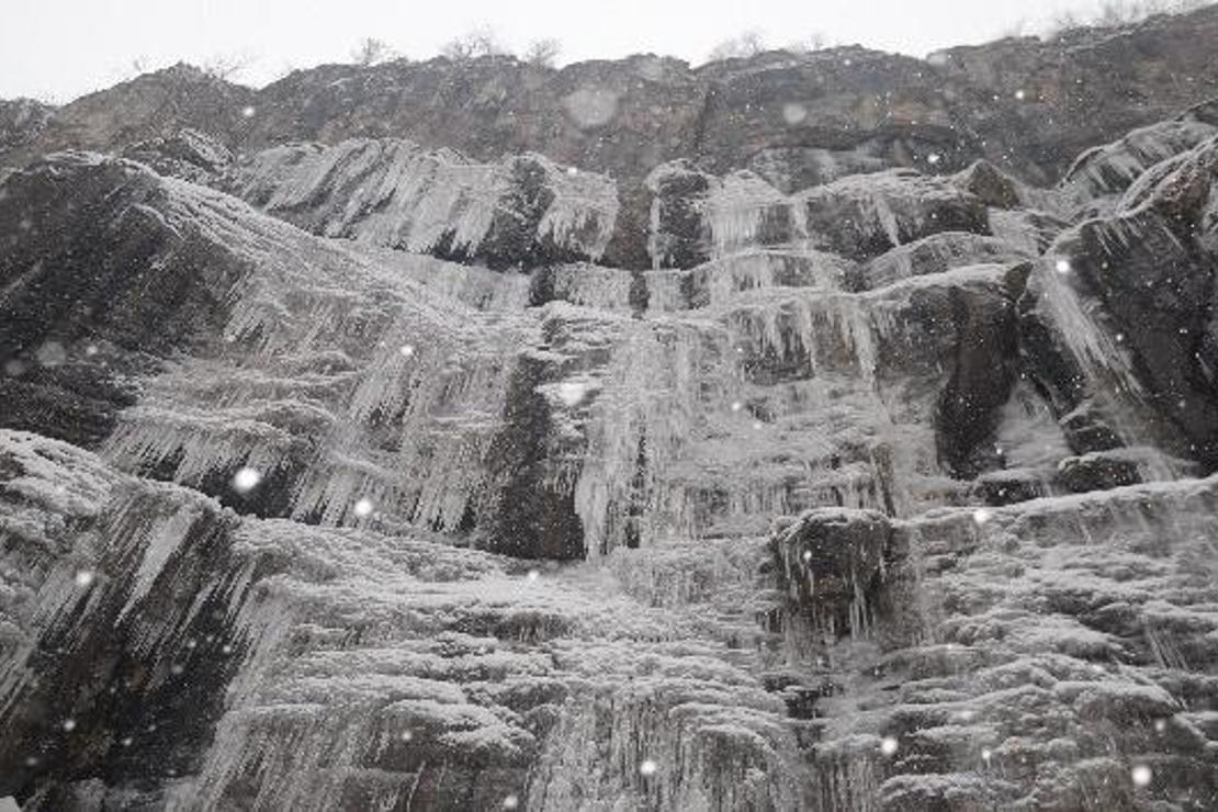 Şırnak'ta dondurucu soğuk kartpostallık görüntüler oluşturdu