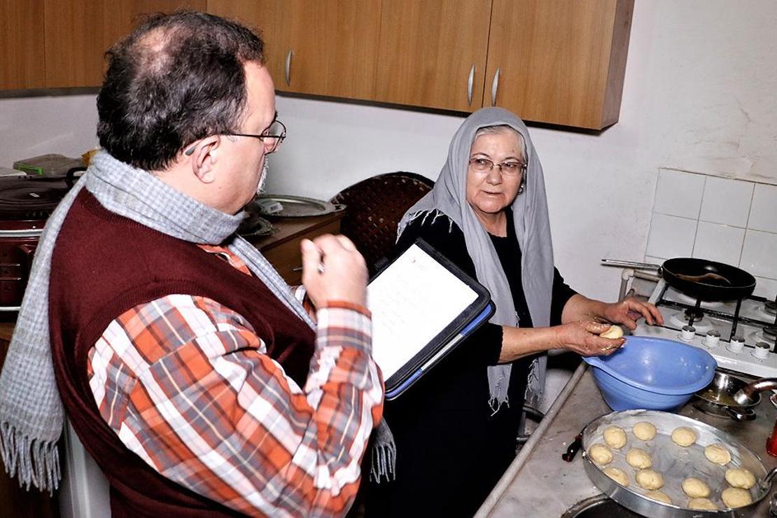 Tarihçi profesör peynir tatlıları için Anadolu'yu karış karış geziyor