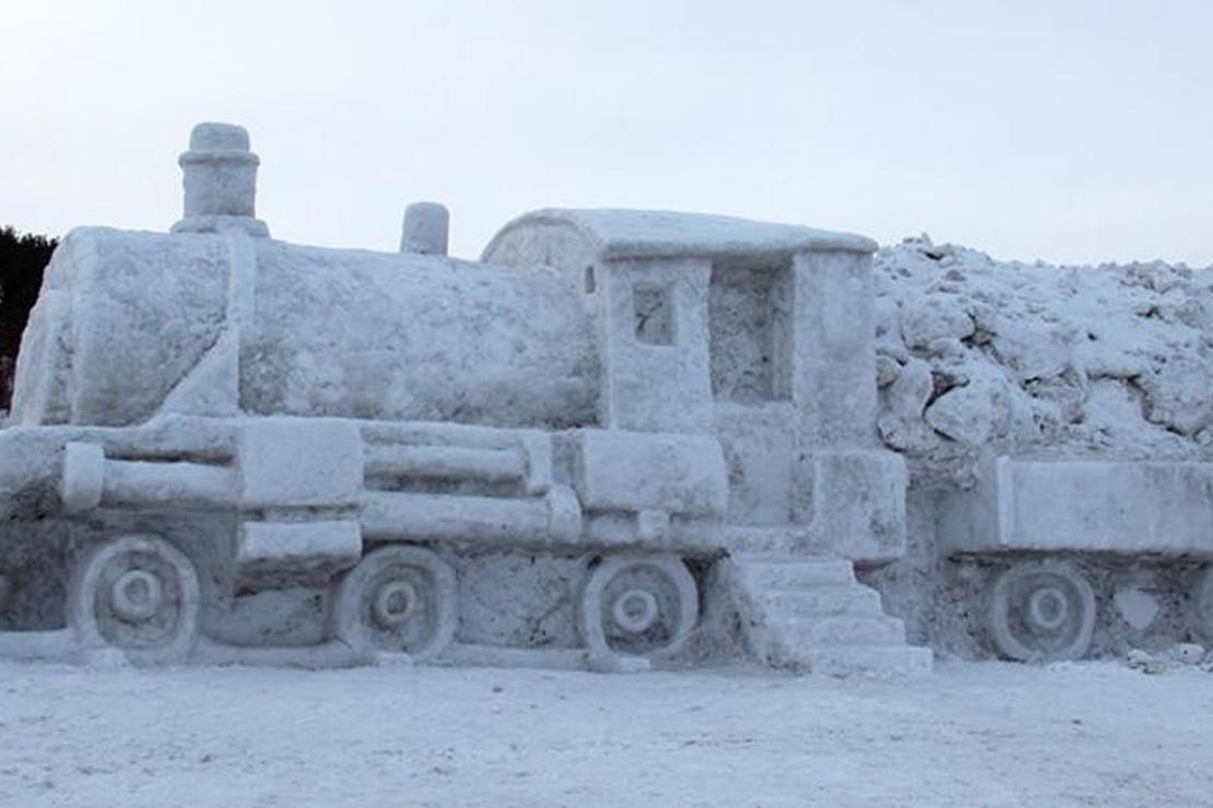 Doğu Ekspresi'nin kardan heykelini yapıp, Ardahan'a getirilmesini istediler