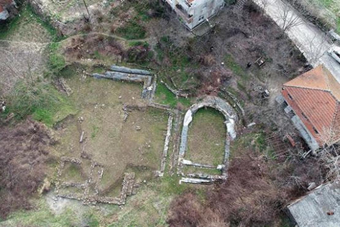 Bahçesinde sera kurarken Roma dönemine ait yerleşim buldu