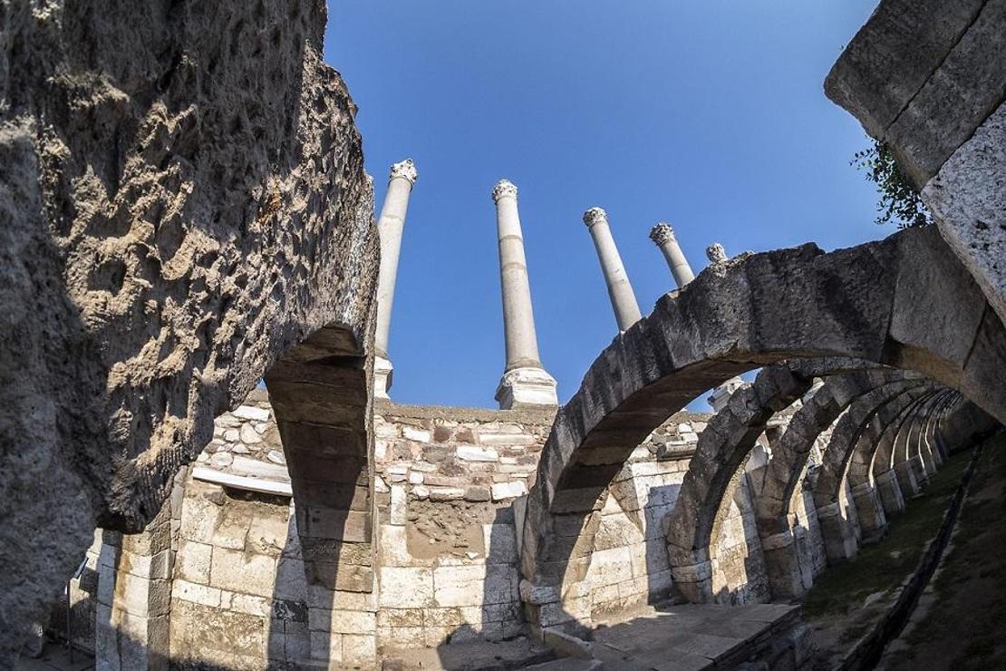 İzmir'in kent merkezindeki 1800 yıllık 'Tarihi Agora'