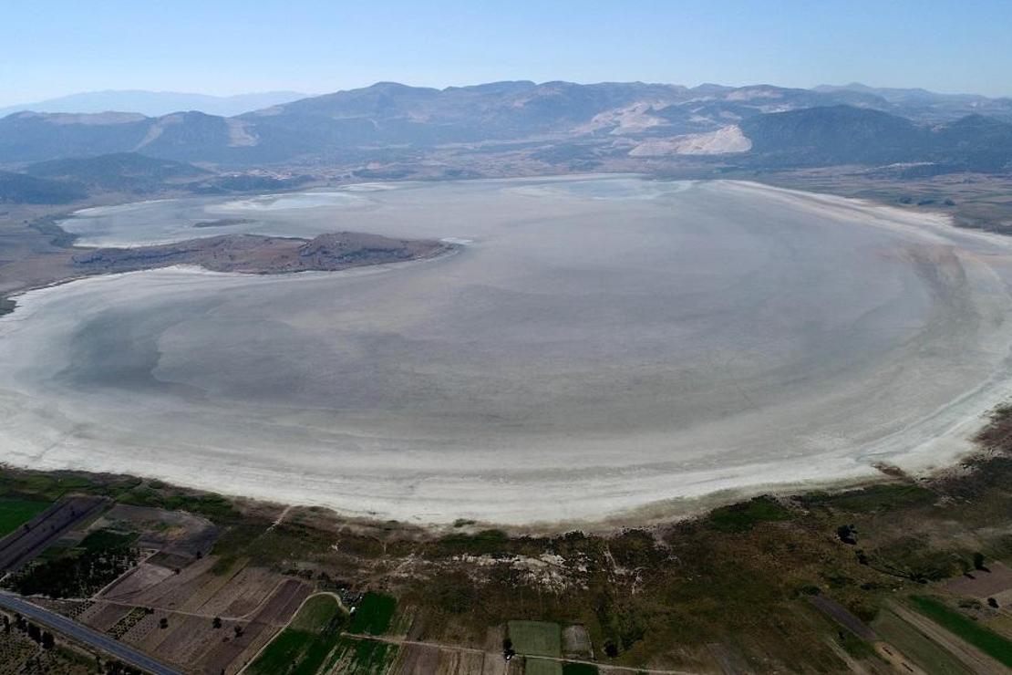 60 yılda, Van Gölü'nün üç katı göl kurudu