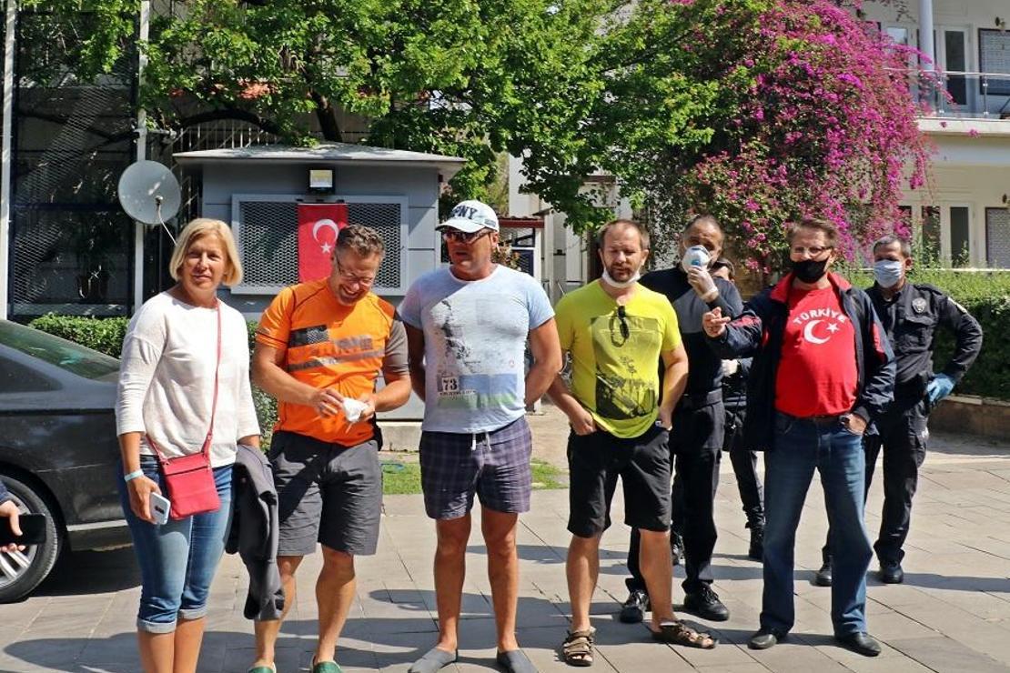 Tatil için geldikleri Antalya’da paraları biten Ruslar soluğu konsoloslukta aldı