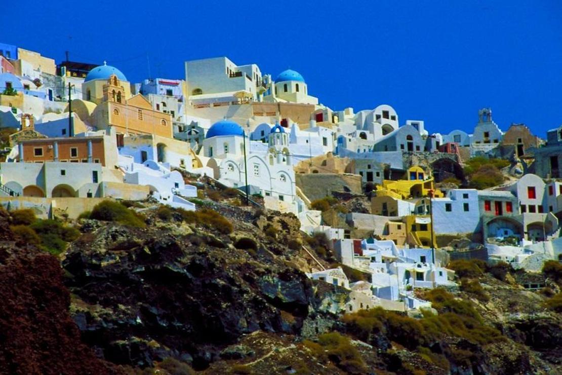 Mimarisi ve doğasıyla ünlü Ege adası: Santorini