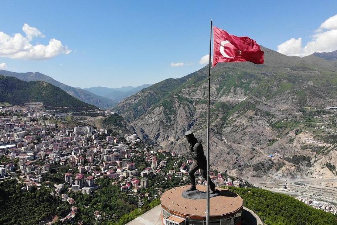 Dünyanın en büyük Atatürk heykeline doğru heyecanlı atlayış