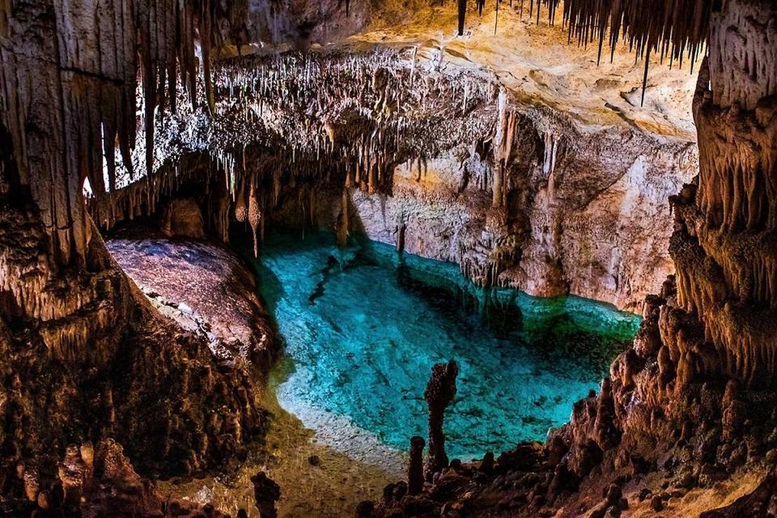 Dünyanın en büyük yeraltı göllerinden birine sahip Drach Mağaraları