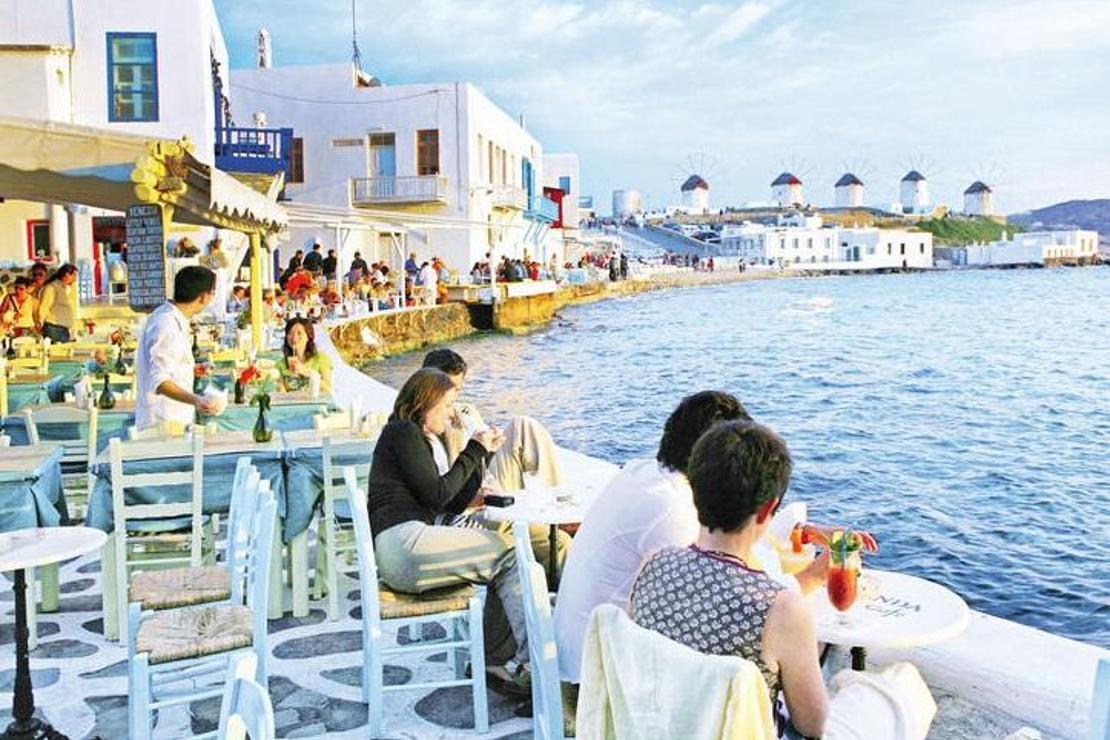 Yunanistan 25 ülkeden turist kabul etmeye başlayacağını duyurdu