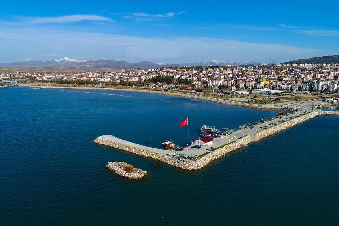 Beyşehir Gölünde temizleme çalışmaları Dünya Çevre Günü'nde başladı