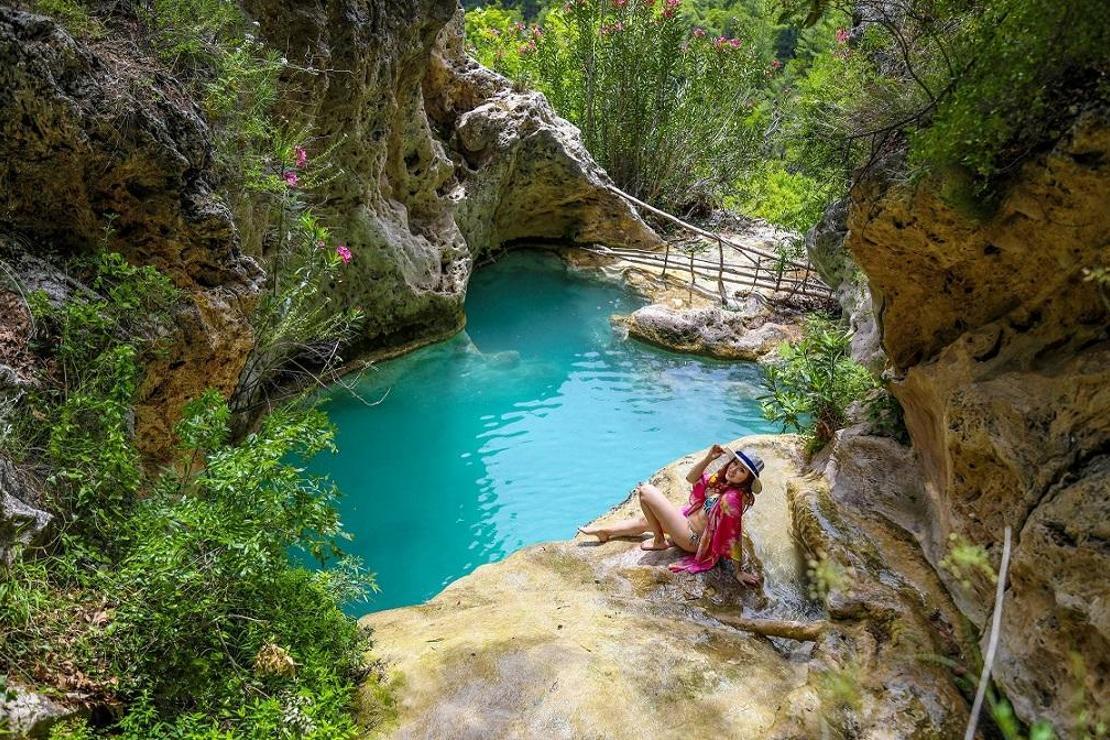 Antalya'nın 'kral havuzu' yerli turistlerin akınına uğradı