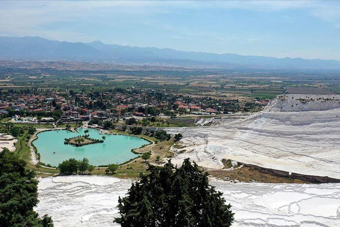 Yeni normal dönemde Pamukkale'ye ziyaretçi akını