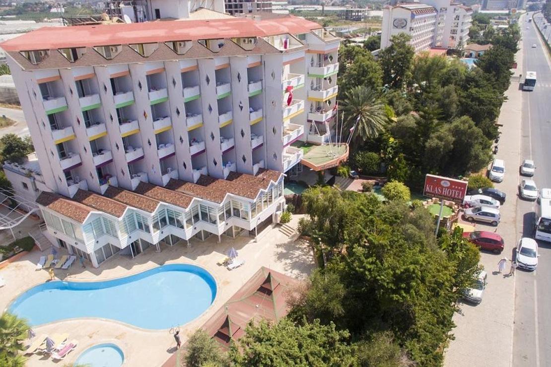 Alanyalı turizmciden koronavirüsle mücadele edenlere tatil jesti