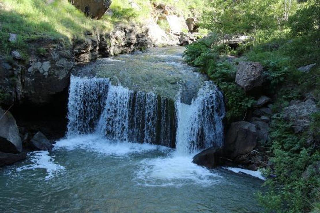 Erzurum'un Şelale Deresi, güzelliğiyle etkiliyor