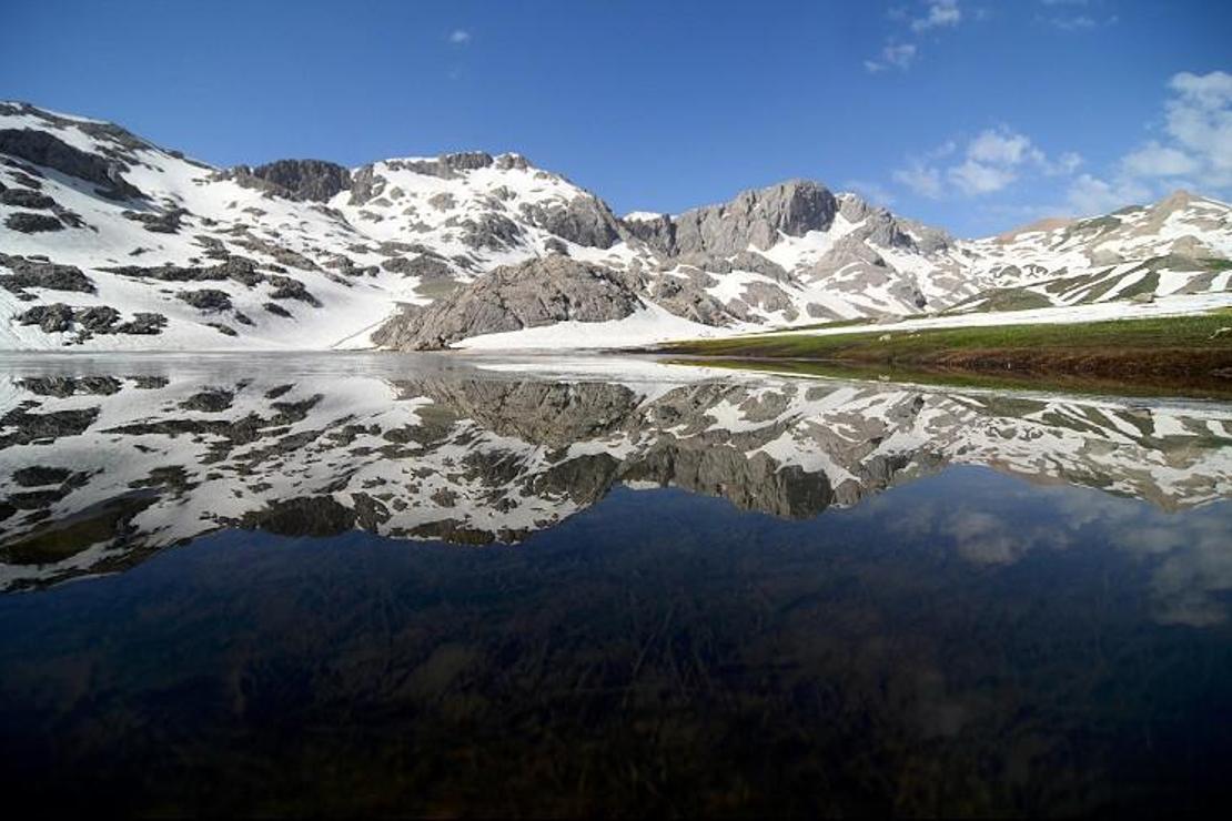 Tunceli dağlarındaki buzul gölleri güzel manzaralar oluşturuyor