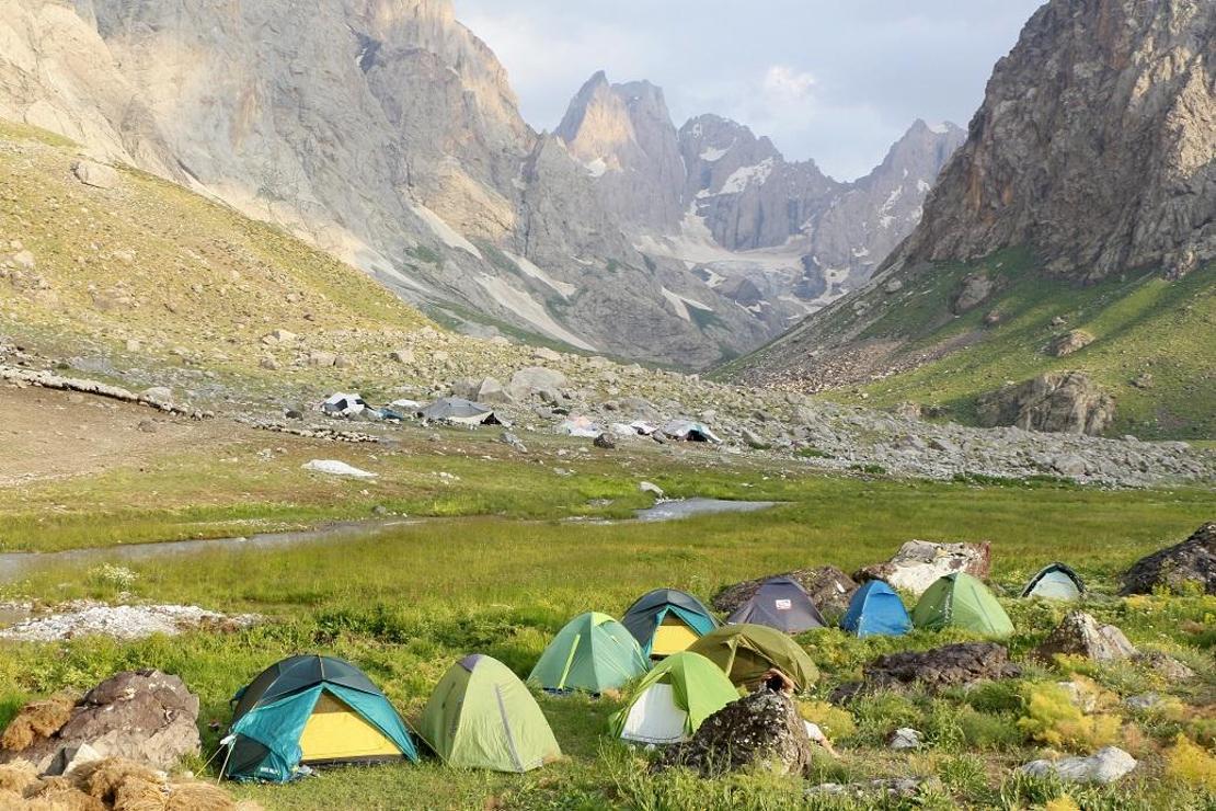 Dört mevsimin bir arada yaşandığı Hakkari’de tırmanış keyfi