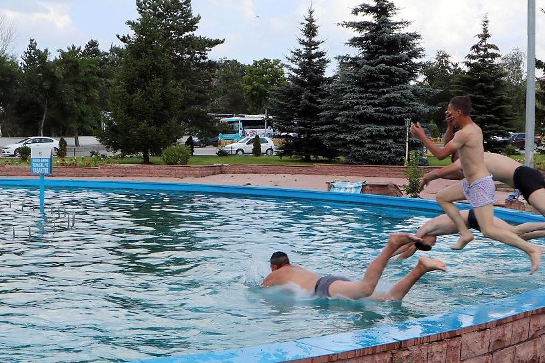Erzurum'da süs havuzlarında tehlikeye kulaç atıyorlar
