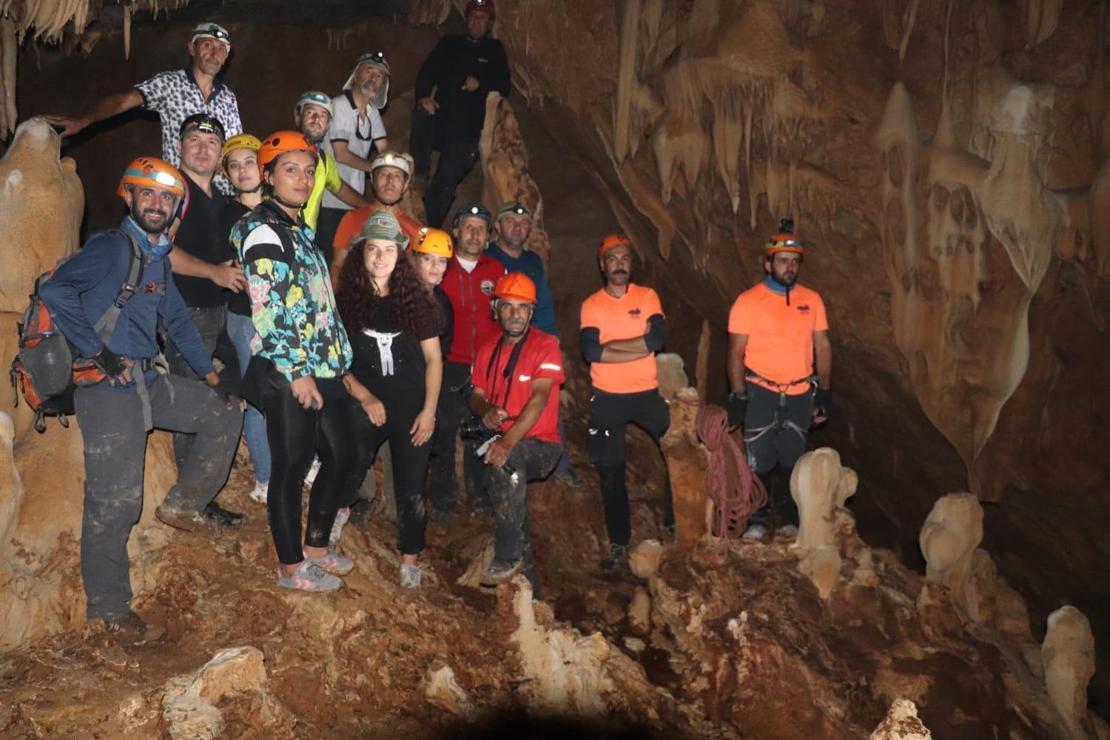 Dağcılar, Sümbül Dağı'nda geçen yıl keşfedilen mağarayı gezdi